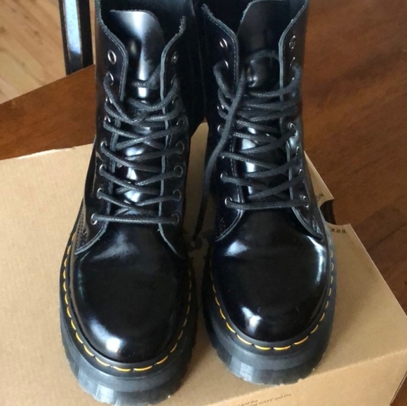 FREE SHIPPING Doc Marten Jadon women’s size 6 - Picture 2 of 3
